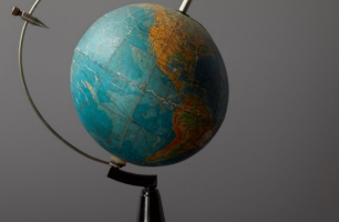 Siyasetin Gölgesinde Şirket Stratejileri: Belirsizlik, Bağlantılar ve "Bilginin" Gücü